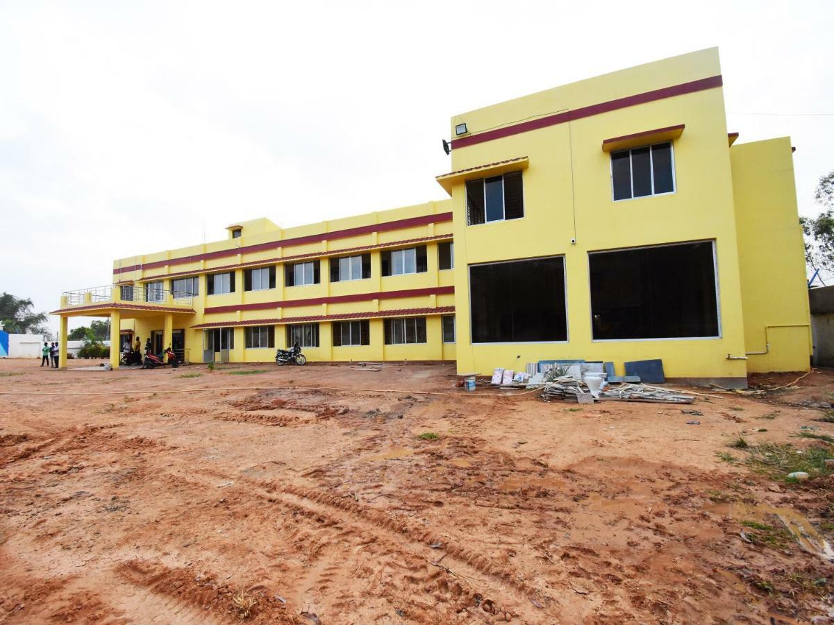 Oyo 43926 Sanchari Atithi Nivas Hotel Bolpur Exterior foto